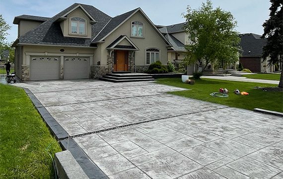 Taj Contractor - Concrete Driveways services image.